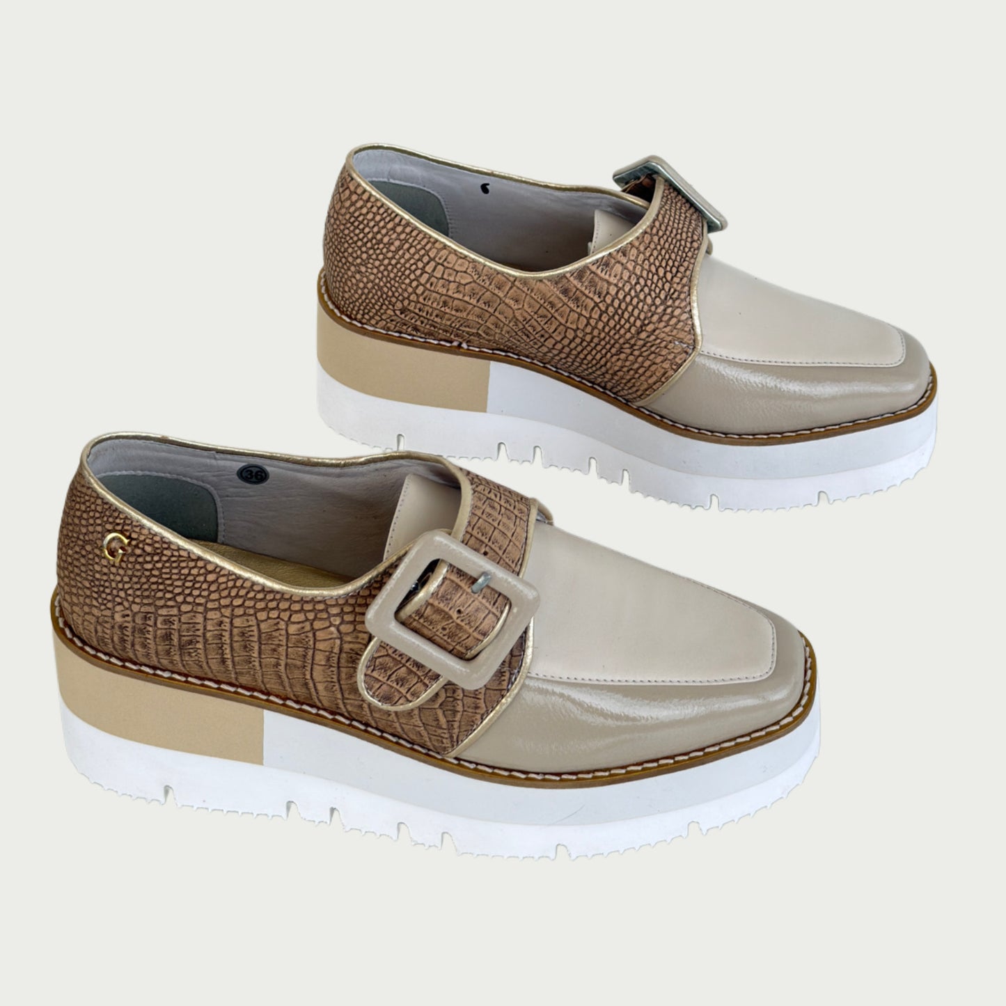 Bolichero en cuero beige x charol Ref:6400WPFO