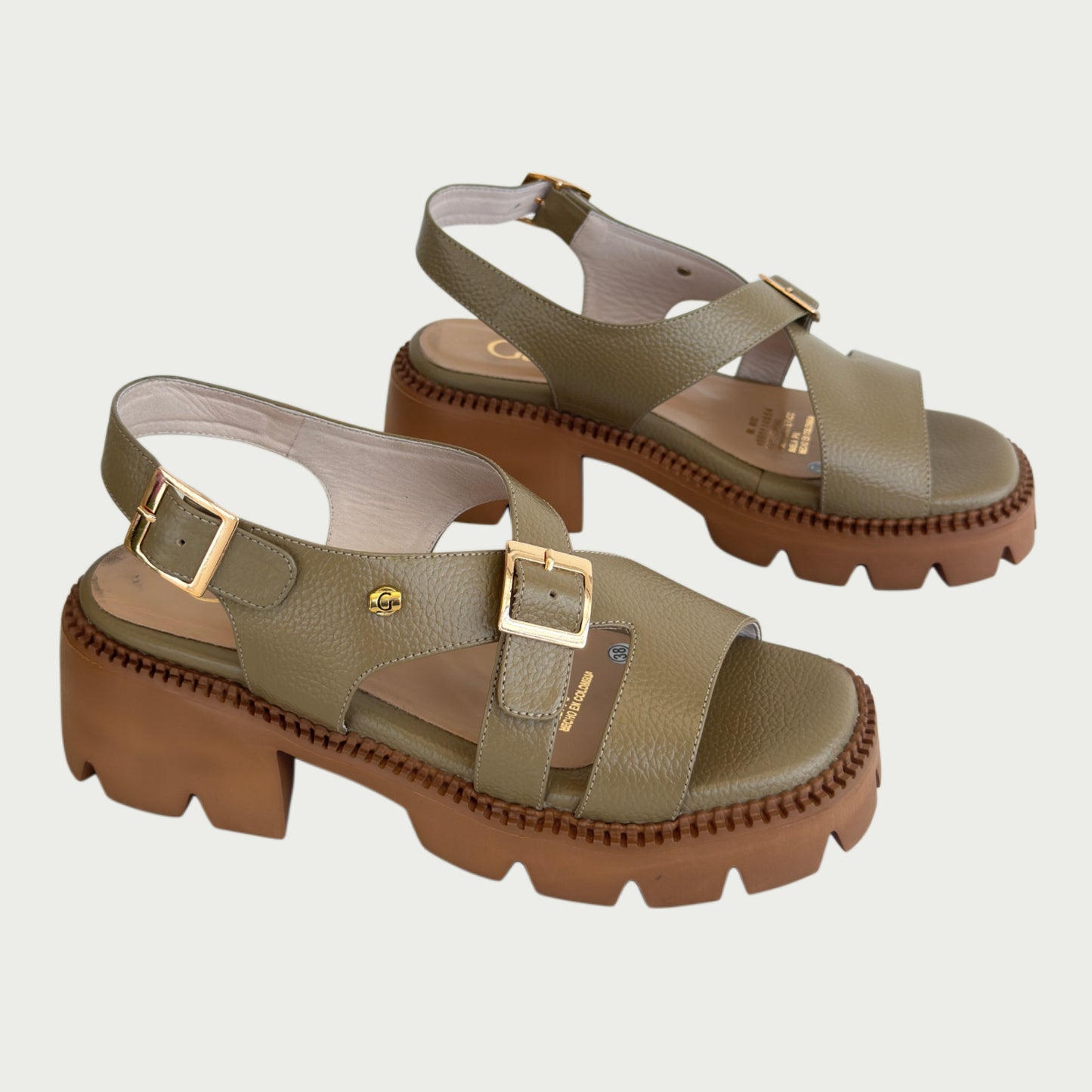 Sandalias en cuero verde oliva Ref: P-386