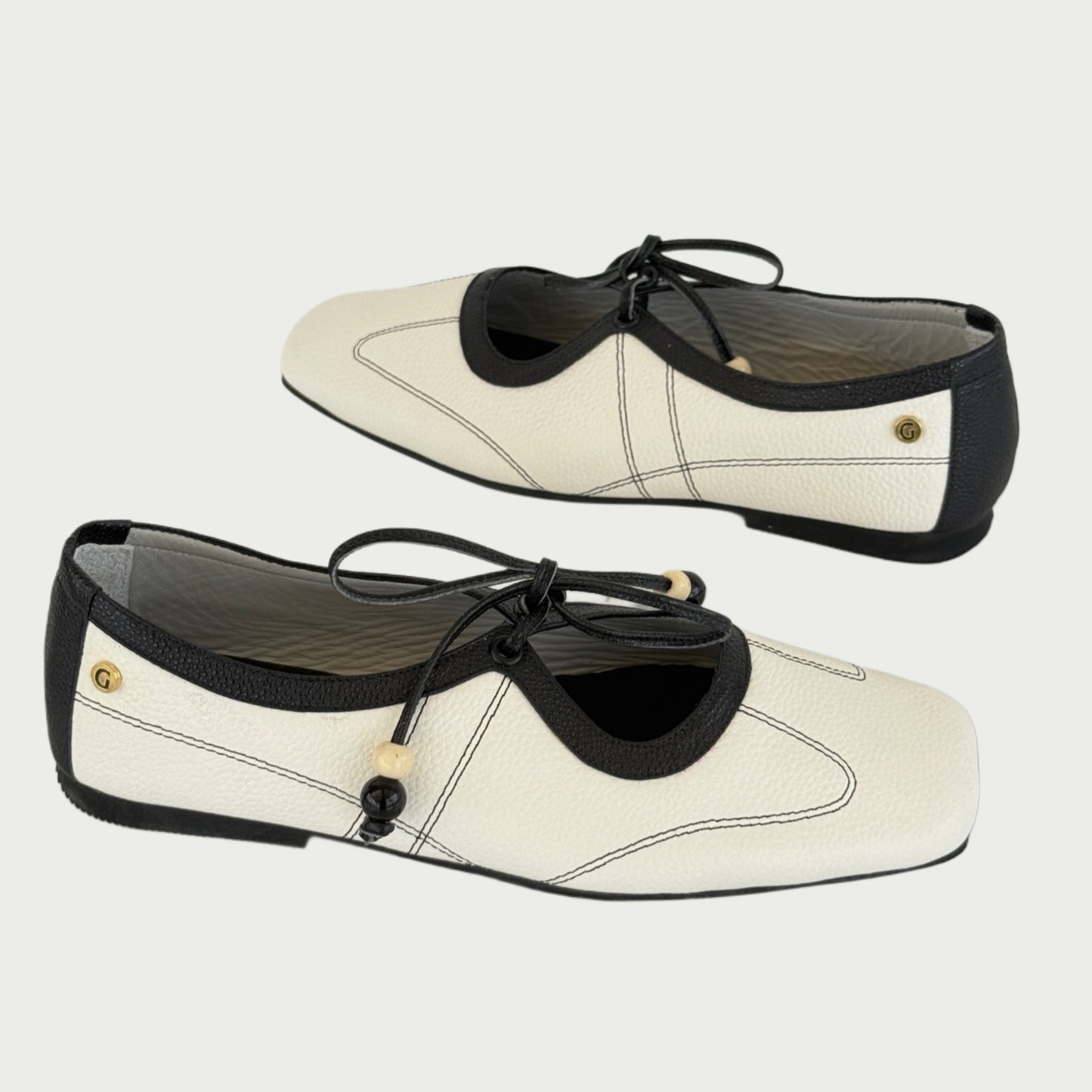 Baletas bailarinas en cuero beige x negro Ref: 500