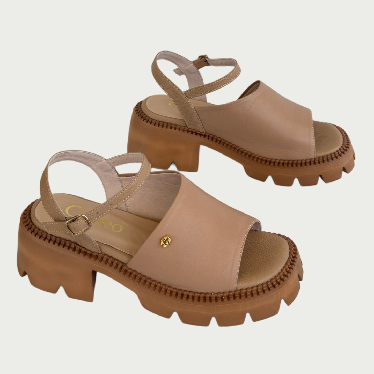 Sandalias en cuero capuchino Ref: P332ZCAP