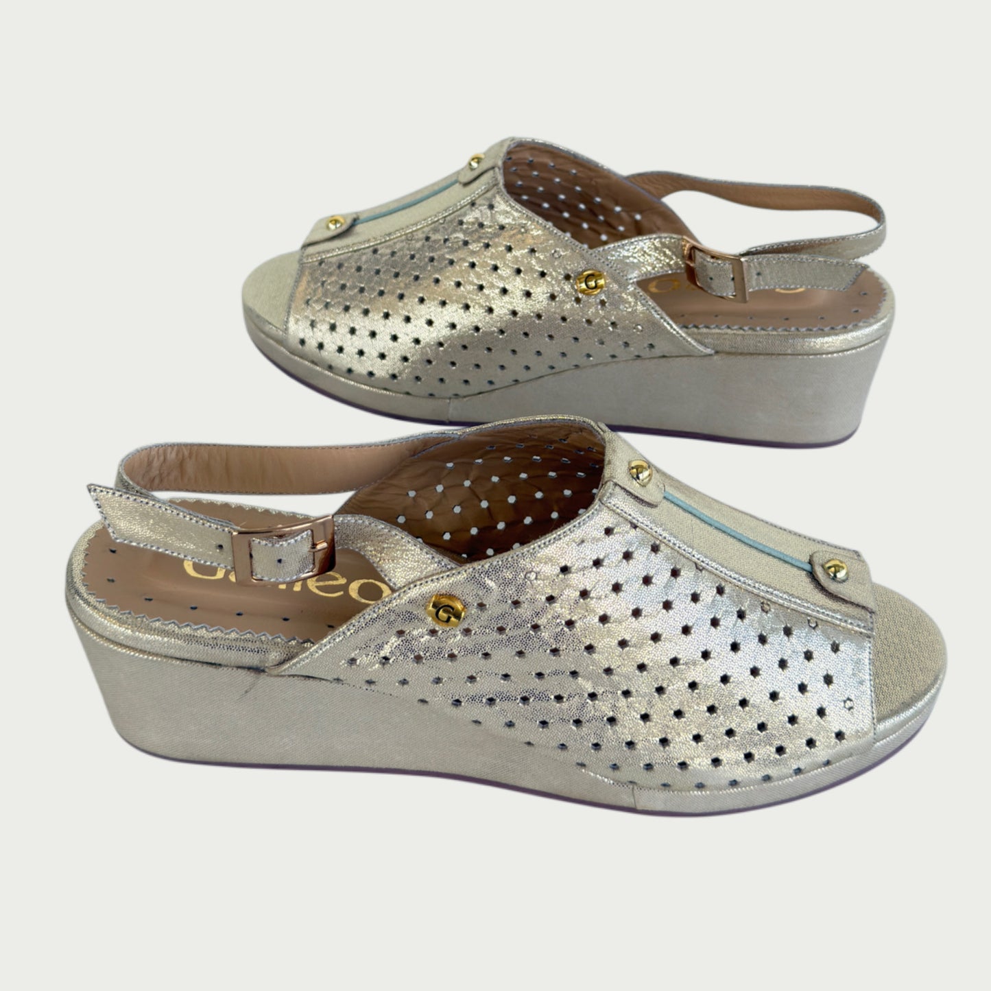 Sandalias en cuero dorado Ref: E128MPOR