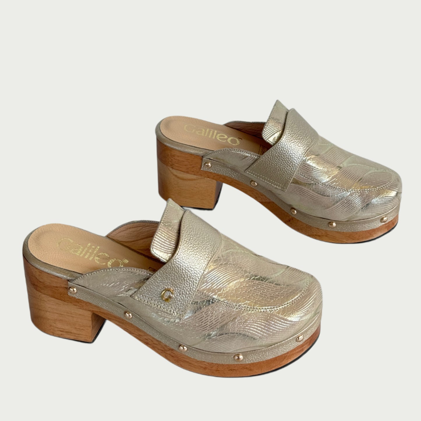 Zuecos en cuero dorado Ref: 1272WPOR