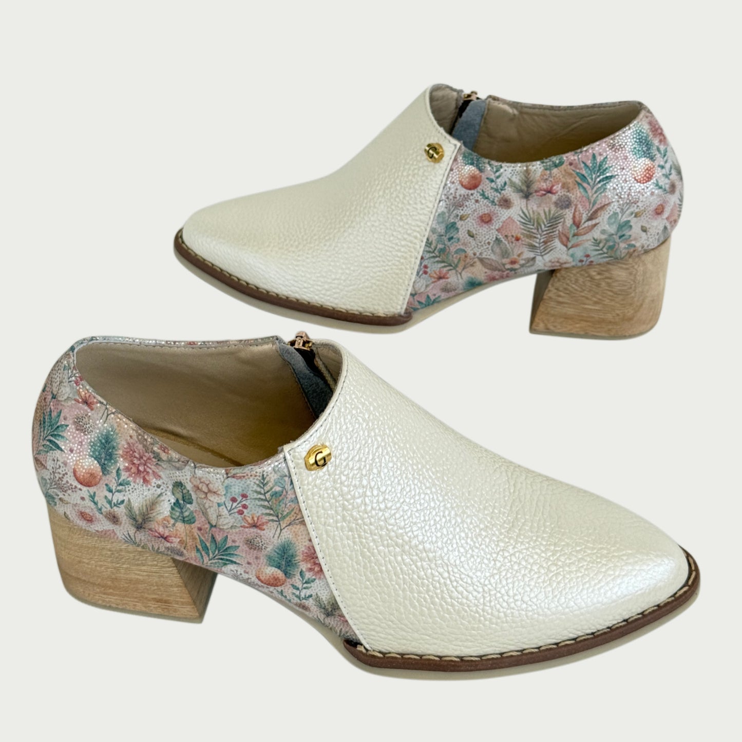 Botin en cuero beige x flores plata Ref: B6ZPTAL