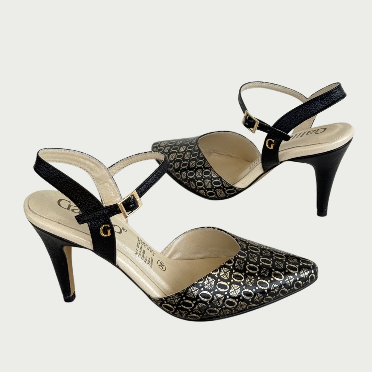 Zapatos en cuero negro x detalles dorados Ref: 7003ZPNG
