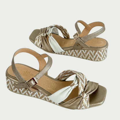 Sandalia en cuero dorado x beige Ref: 1179XPOR