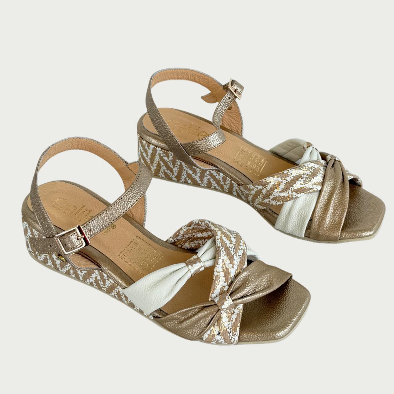 Sandalia en cuero dorado x beige Ref: 1179XPOR